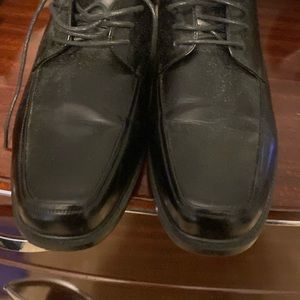 Men’s dress shoes barely worn